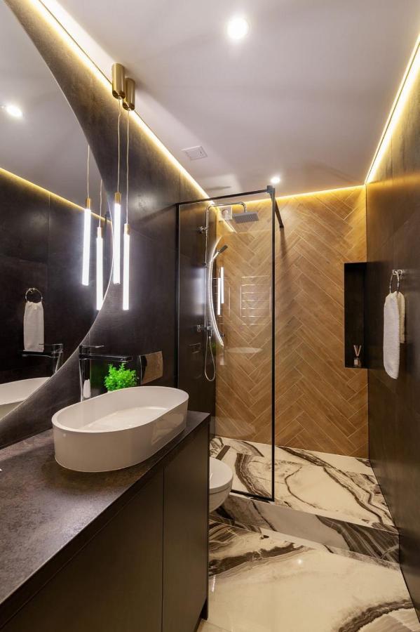Royal Romantic Apartment With Bathtub Leópolis Exterior foto