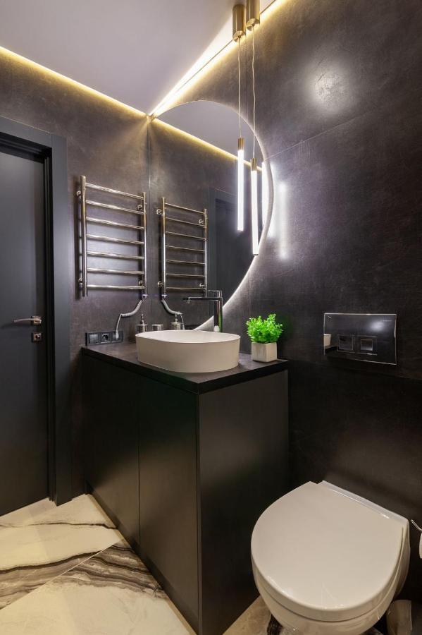 Royal Romantic Apartment With Bathtub Leópolis Exterior foto