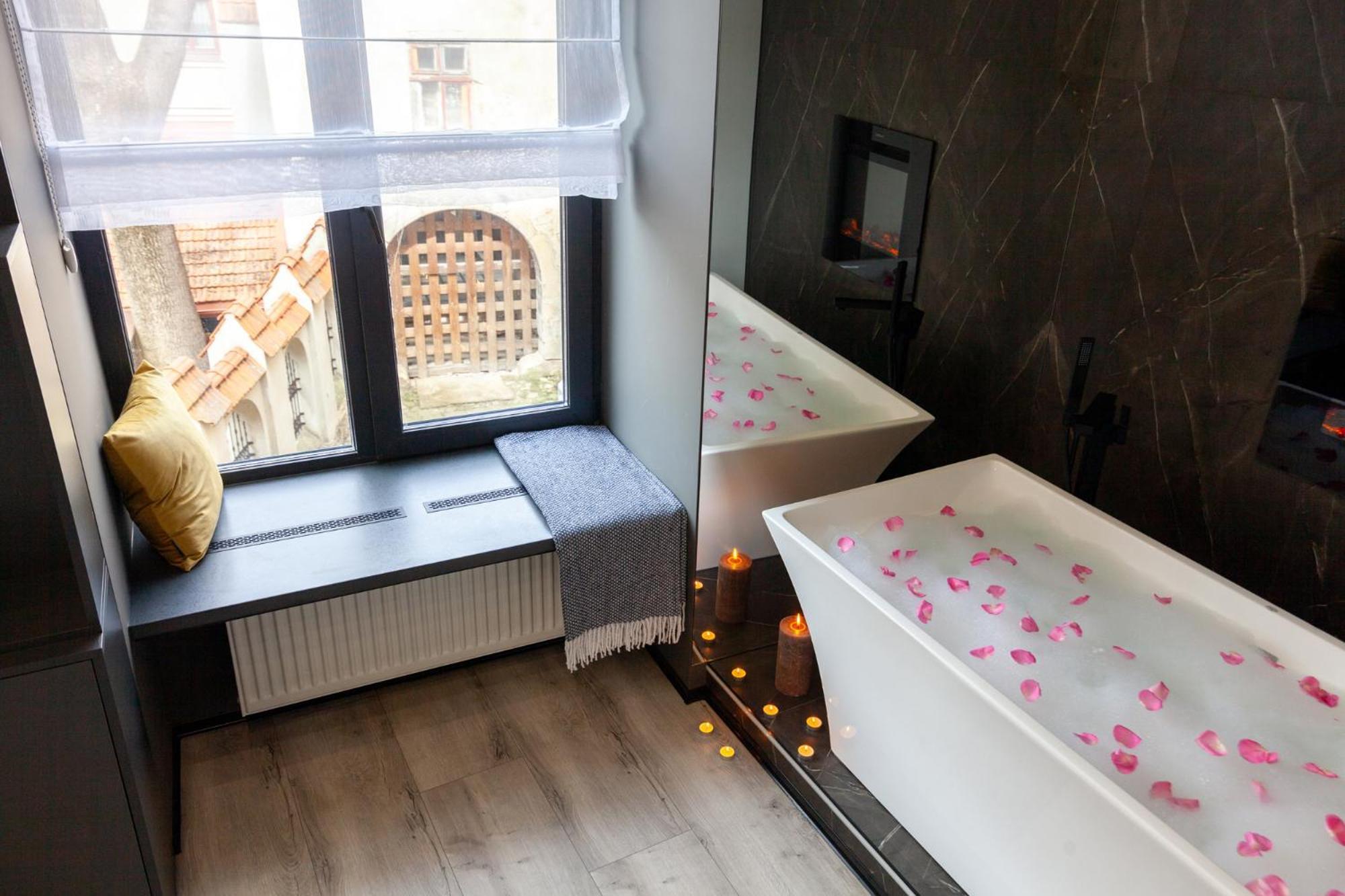 Royal Romantic Apartment With Bathtub Leópolis Exterior foto
